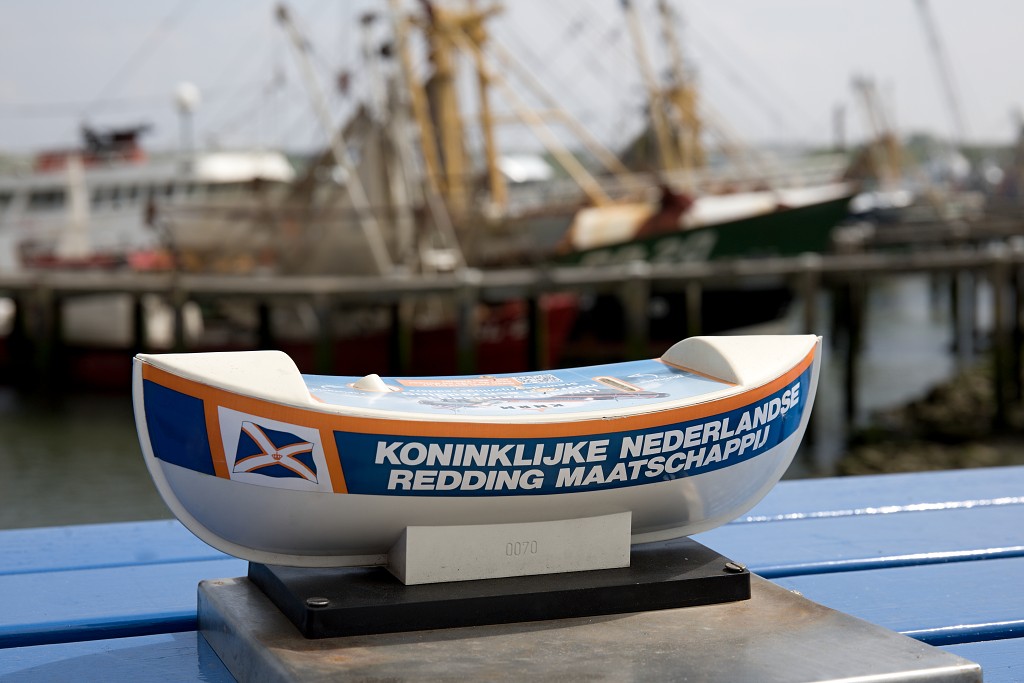 KNRM Koninklijke Nederlandse Redding Maatschappij hdr sar reddingsboot lifeguard scheepvaart zeevaart koopvaardij marine